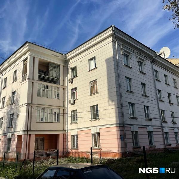 Дом на Авиастроителей, 5 построен в 1940 году | Источник: Алёна Золотухина / NGS.RU