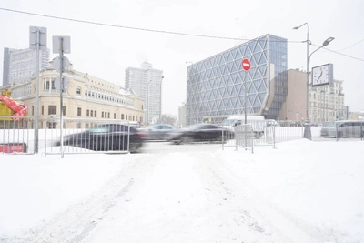 Движение перекрыто на улицах центра Москвы