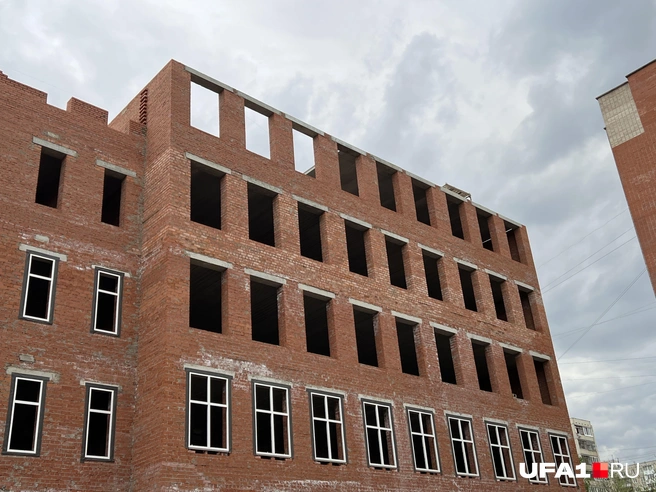 Началась установка окон | Источник: Андрей Бирюков / UFA1.RU