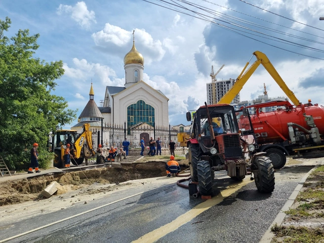 Улица Пархоменко полностью перекрыта для движения | Источник: Константин Завриков / V1.RU
