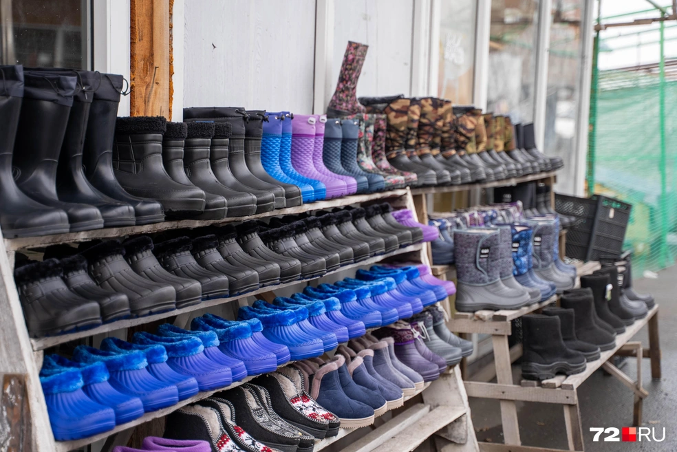 Такую обувь часто называют «бабушкиной» | Источник: Илья Чикотин / 72.RU