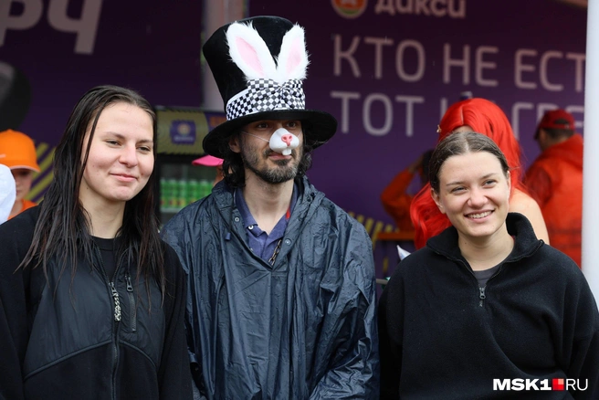 А кто-то готов примерить образ кролика. Узнали откуда? | Источник: Артем Устюжанин / MSK1.RU