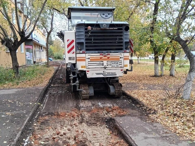 Часть асфальта на аллее убрали | Источник: «Аварийный Омск» / vk.com