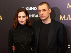 Нежно обнимал за талию: Цыганов впервые показал свои чувства к Снигирь