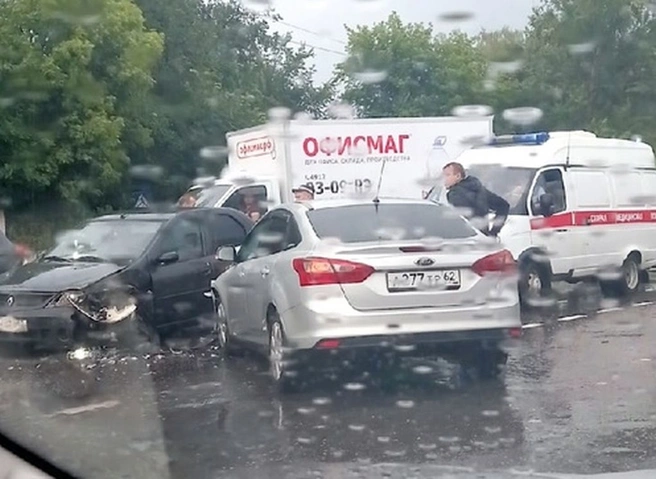 В аварии на Михайловском шоссе пострадал водитель Renault | ya62.ru
