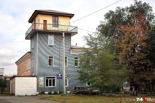 В здании бывшей диспетчерской (узнаете ее на фото выше?) теперь художественная школа | Источник: архив 74.RU