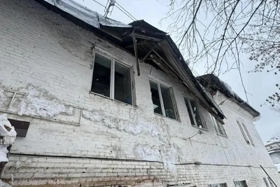 В Казани обрушился козырек здания с хостелом