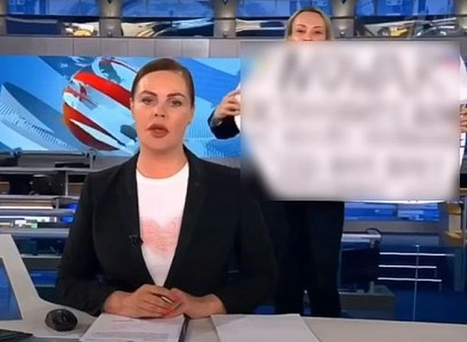 Экс-сотрудница «Первого канала», появившаяся в эфире с плакатом, устроилась в немецкое издание | ya62.ru