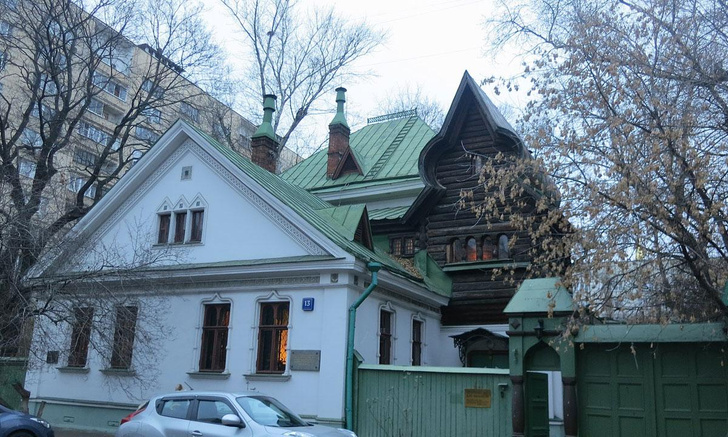 Сказочный терем в центре Москвы: экскурсия по дому Виктора Васнецова