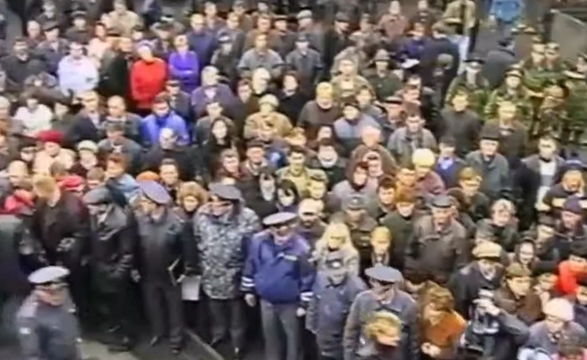 К шахте приходили друзья и родственники шахтеров | Источник: пресс-служба МЧС 