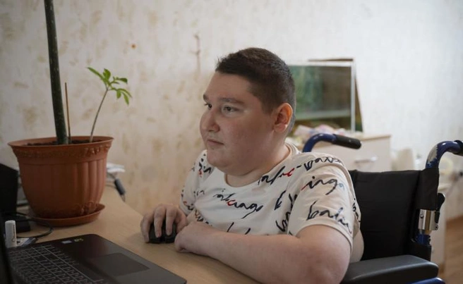 По профессии Денис — веб-разработчик | Источник: фонд «Дедморозим»