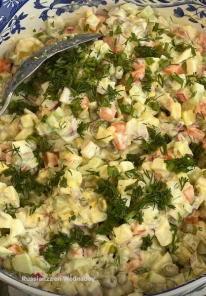 Ирина Шейк ответила на травлю из-за оливье: «Иногда салат – это просто салат»