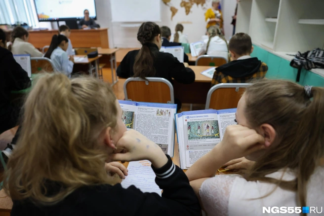 Работать в школе непросто | Источник: Евгений Софийчук / NGS55.RU
