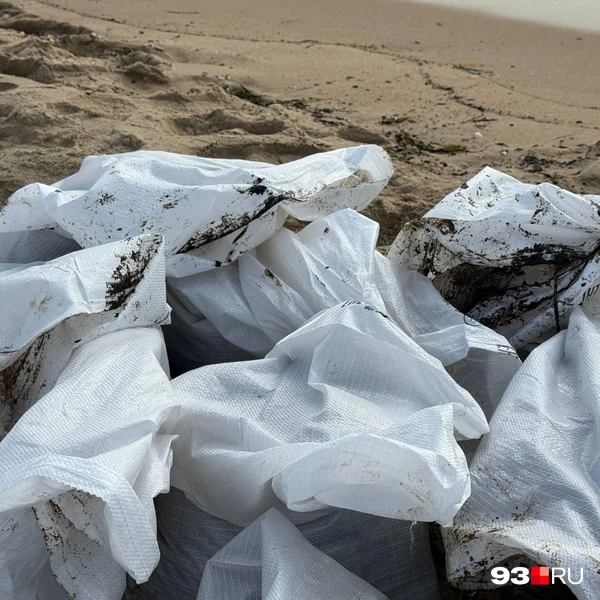 Мешки с мазутом | Источник: Валерия Дульская / 93.RU