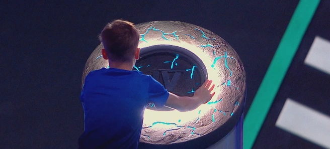 Валерий Шубин уверенно прошел полосу препятствий | Источник: «Суперниндзя. Дети» (12+), 10 выпуск от 7.07.2024 года, ФИНАЛ / Rutube.ru