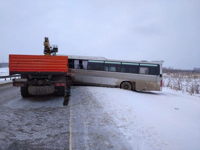 Автобус KIA выехал на встречную полосу в 10:40 | Источник: МЧС по Красноярскому краю