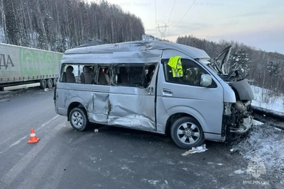 Two Trucks and Minibus Collide in Slyudyansky District, 11 Injured