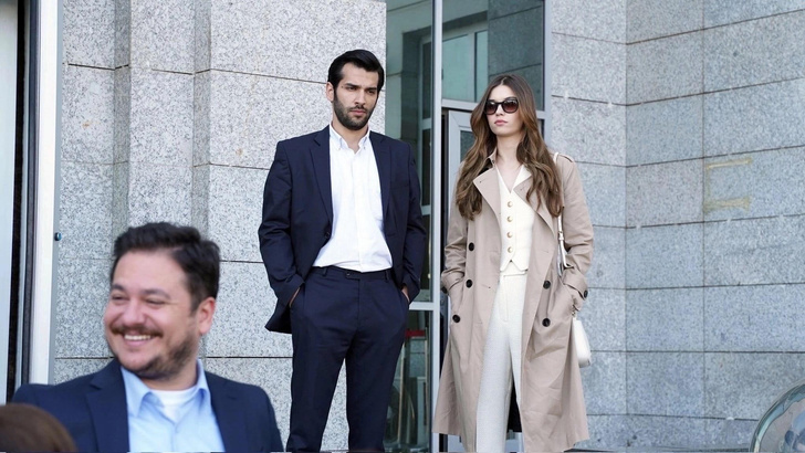 Неделя моды в Стамбуле: 7 самых стильных образов Сейран из сериала «Зимородок»