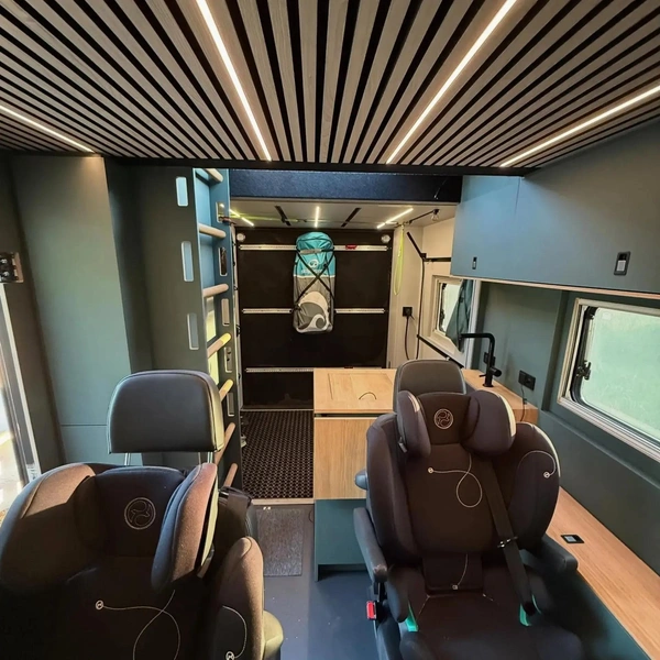 Аскетичный покоритель бездорожья: оцените автодом Epicore Action Van для тех, кто путешествует с велосипедами