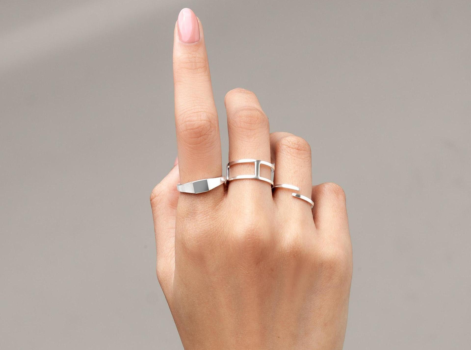 На каком пальце нужно носить кольцо, чтобы привлечь любовь и богатство