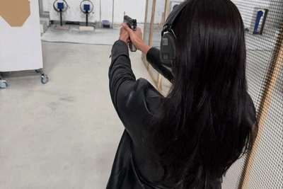 Решетова посетила Екатеринбург и занялась практической стрельбой