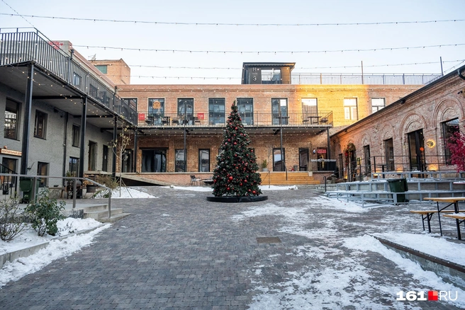 В этом дворике недавно кипела жизнь | Источник: Евгений Вдовин / 161.RU