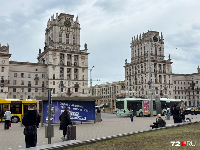 Вот такой вид на Минские ворота открывается на выходе из железнодорожного вокзала | Источник: личный архив автора