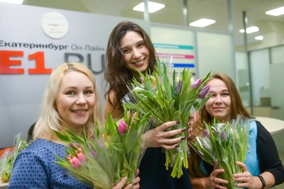 Выбор лучшего офисного поздравления с 8 Марта