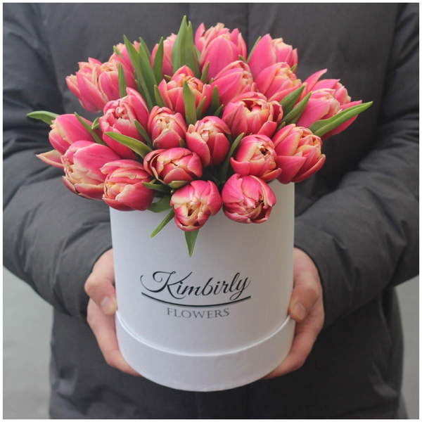 25 пионовидных розовых тюльпанов «Колумбус» в шляпной коробке, Kimbirly Flowers
