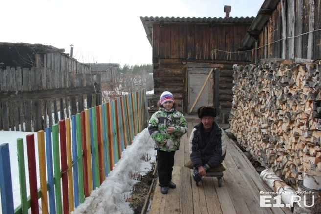 Виктор с внуком. | Источник: Елена Панкратьева