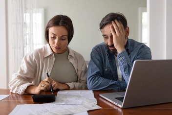 «Я скрываю от мужа, что у меня кредиты»: историю читательницы комментирует психолог