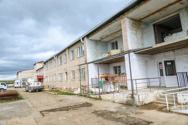 После завершения ремонта в обновленном корпусе разместят детский стационар, новые лаборатории, физиотерапевтический кабинет и аптеку | Источник: Олег Фёдоров / CHITA.RU