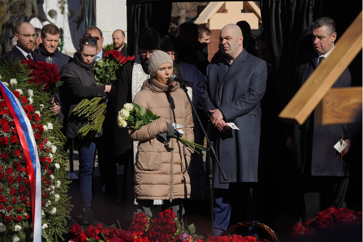 Почему политик поссорился с сыном, а жена не пришла на похороны: дети Жириновского впервые заговорили о знаменитом отце