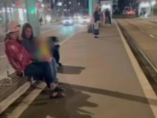 В центре Москвы у нетрезвой пары изъяли чужого ребенка | Источник: Осторожно, Москва / T.me