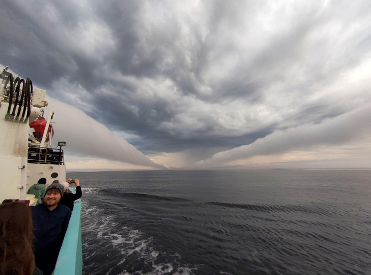 Белая радуга, цветные облака и гигантские призраки: 5 удивительных погодных явлений в летней Арктике