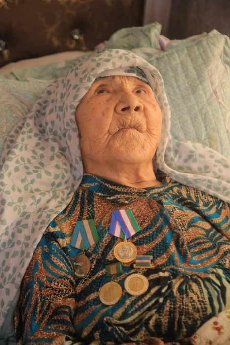 Родом из XIX века? В Узбекистане заявили, что нашли женщину, которой 130 лет | Источник: t.me/adliyangiliklari
