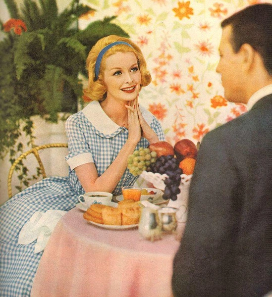 Домохозяйка с плаката 1960-х годов | Источник: Pinterest