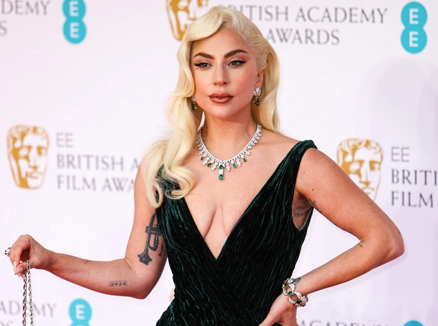 BAFTA-2022: самые стильные звезды на ковровой дорожке церемонии