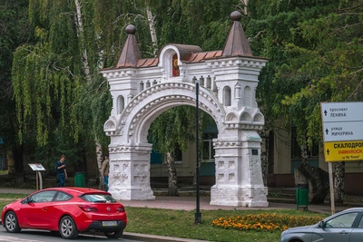 В Самаре подрядчик заштукатурил исторические монастырские ворота