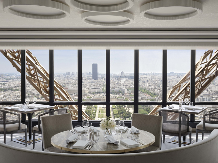 Возвращение легенды: ресторан  Le Jules Vernе на Эйфелевой башне (фото 0)