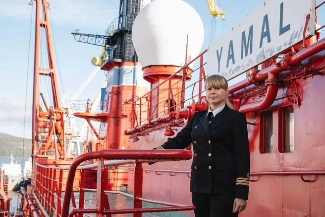 Марина Старовойтова стала первой в истории женщиной — капитаном атомного ледокола | Источник: Росатом