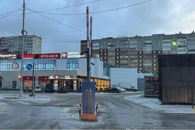 Yekaterinburg Resident Charged for Exiting Yard Blocked by Mall Barriers
