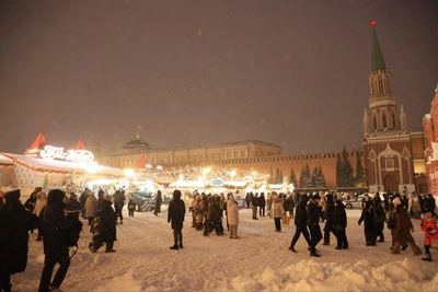 Снежный шторм «Френсис» на Красной площади: сугробы и очереди