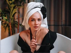 Случайно оказалась на конкурсе и выиграла: россиянку признали самой красивой женщиной Вселенной