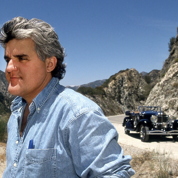 Джей Лено со своим автомобилем Duesenberg | Источник: Goddard Arcive Portraits