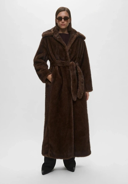 Теплые, уютные, твои: 17 лучших шуб этой зимы