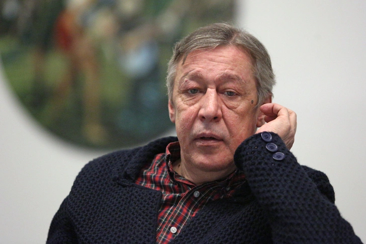 «Миша написал письмо и оно Михалкова тронуло. Михалков вообще такой: может быть очень жестким, но реально имеет и ресурс, и возможность помочь творческой интеллигенции в России. Такой Горький нового времени», — говорила Собчак о поступке режиссера