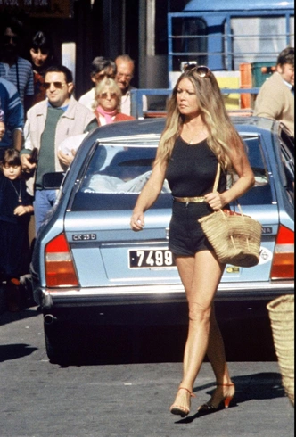 Ненавидела роскошь, но носила Chanel: как Брижит Бардо изменила моду