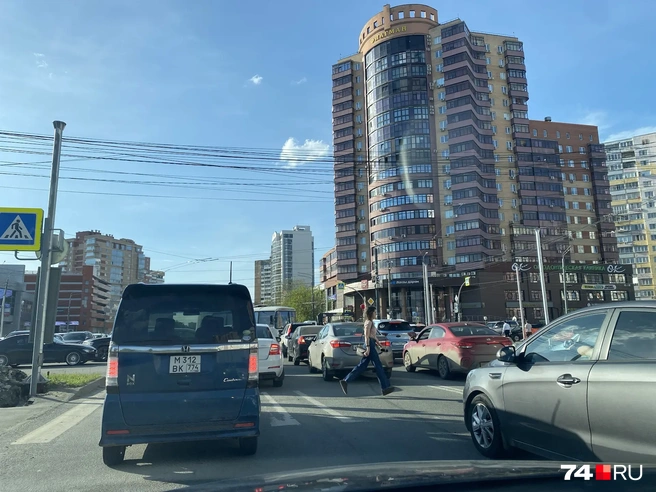 Читатели шлют нам фото из пробок  | Источник: читатель 74.RU