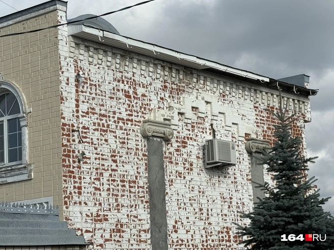 Оцинкованная кровля надолго пережила хозяина | Источник: Сергей Петунин / 164.RU